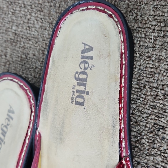 Alegria MIL-124 Red Patent Leather Platform Thong Sandals Sz 38 / 8 Womens - Picture 9 of 9